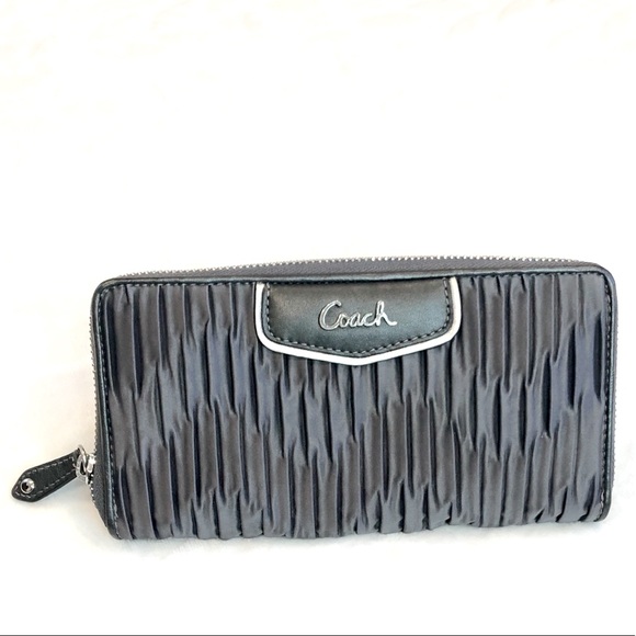 💴 Authentic Coach Gray Satin Zip Around Wallet - Picture 1 of 9
